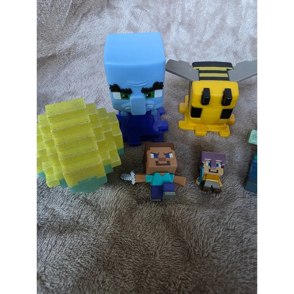 Minecraft Toy Figure Lot Steve Zombie Bees Iceologer Crafting Table Blocks 9pc